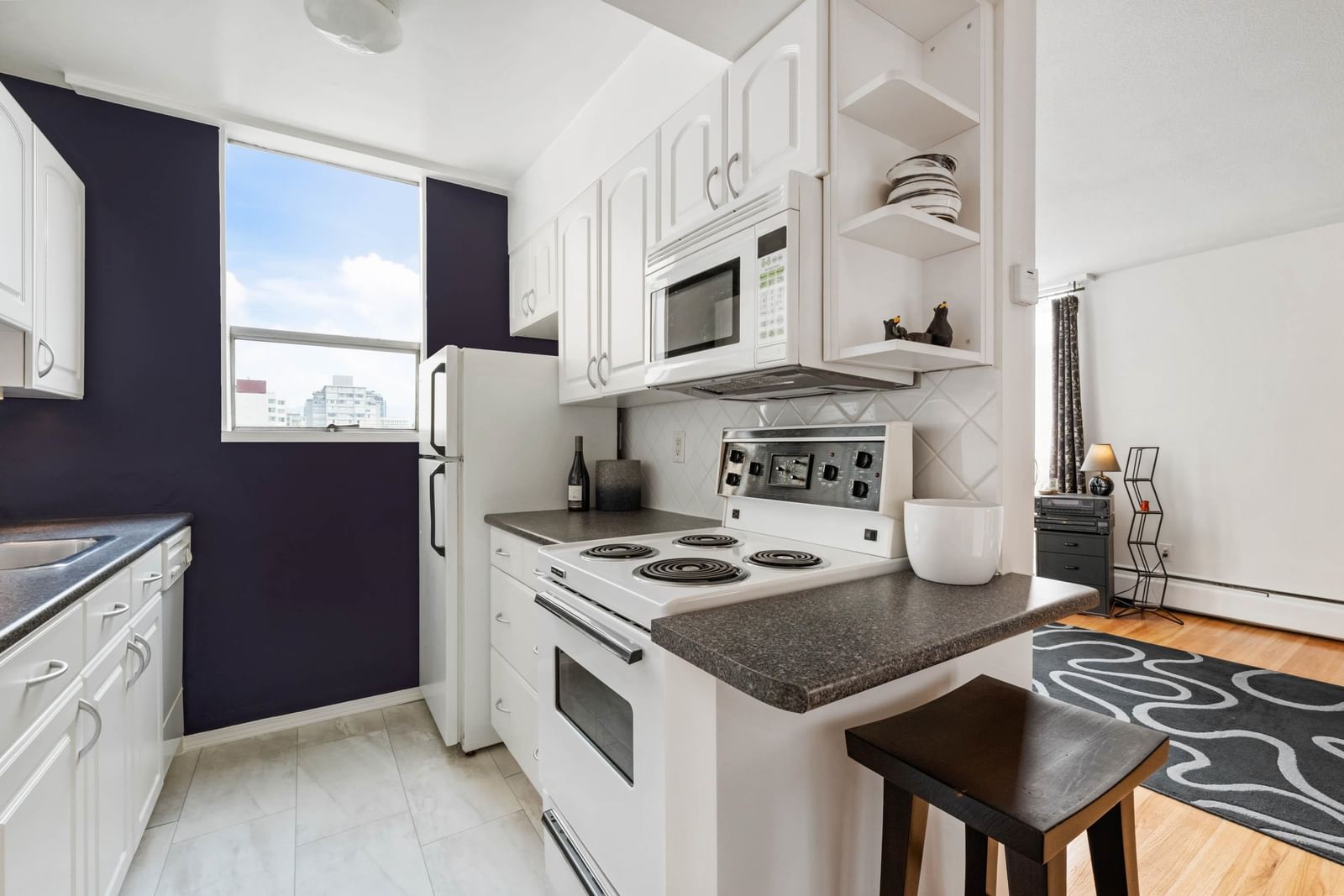 Listing Image 11