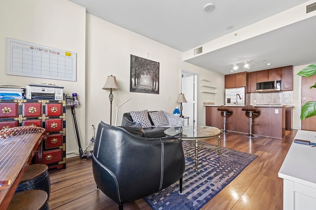 Listing Image 4