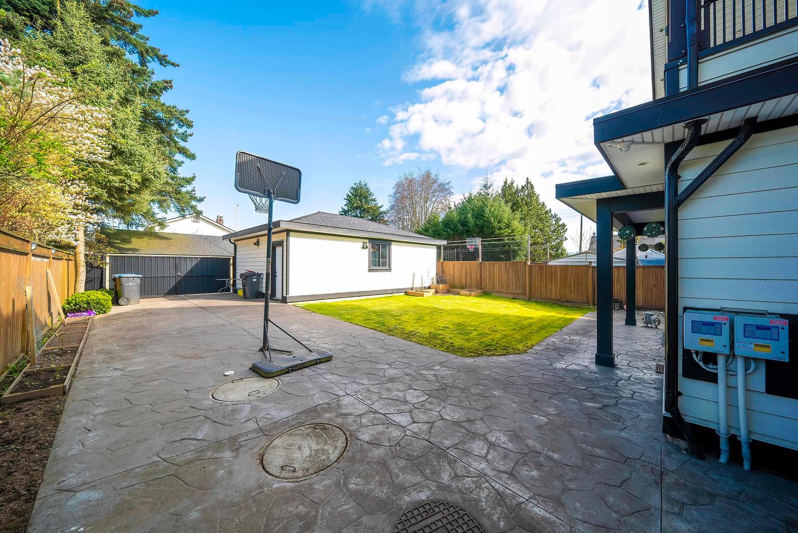 Listing Image 11