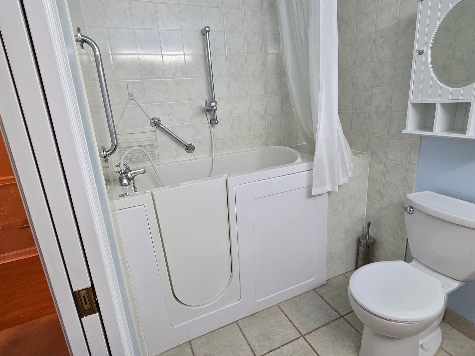 Listing Image 5