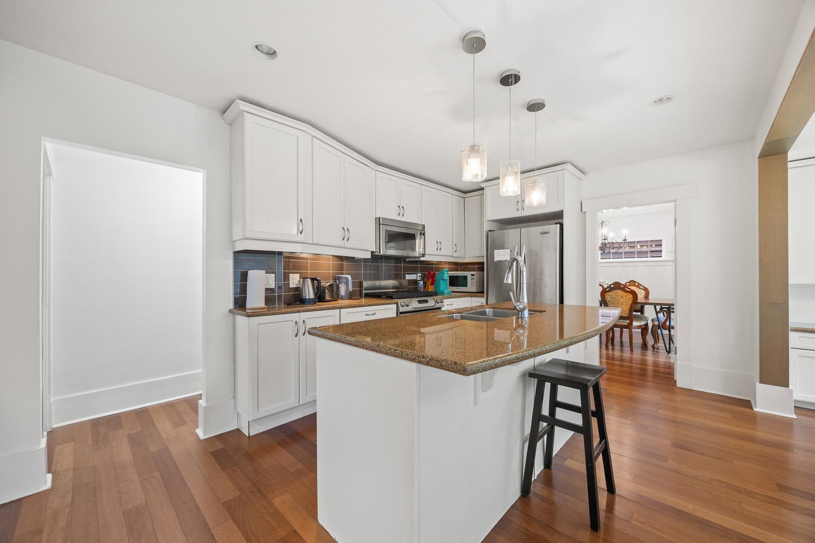 Listing Image 12