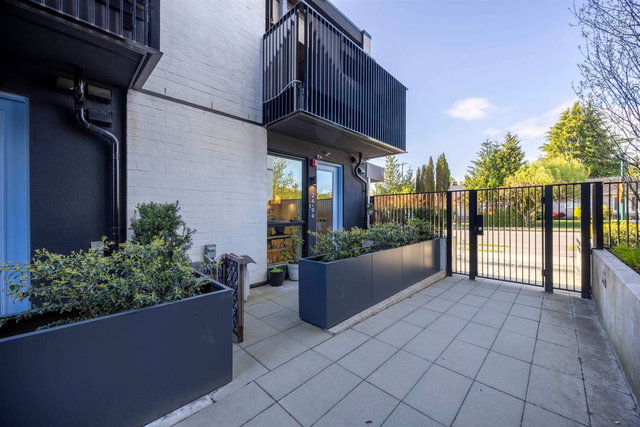 24 - 94 King Edward Avenue W