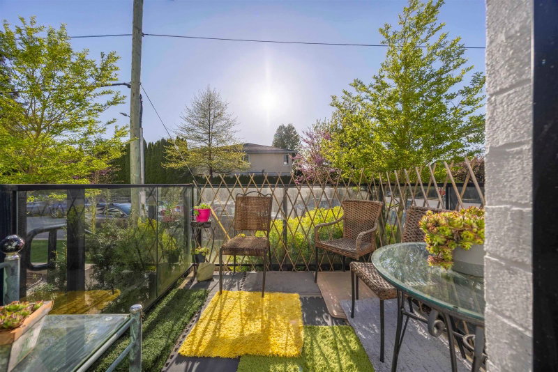 24 - 94 King Edward Avenue W