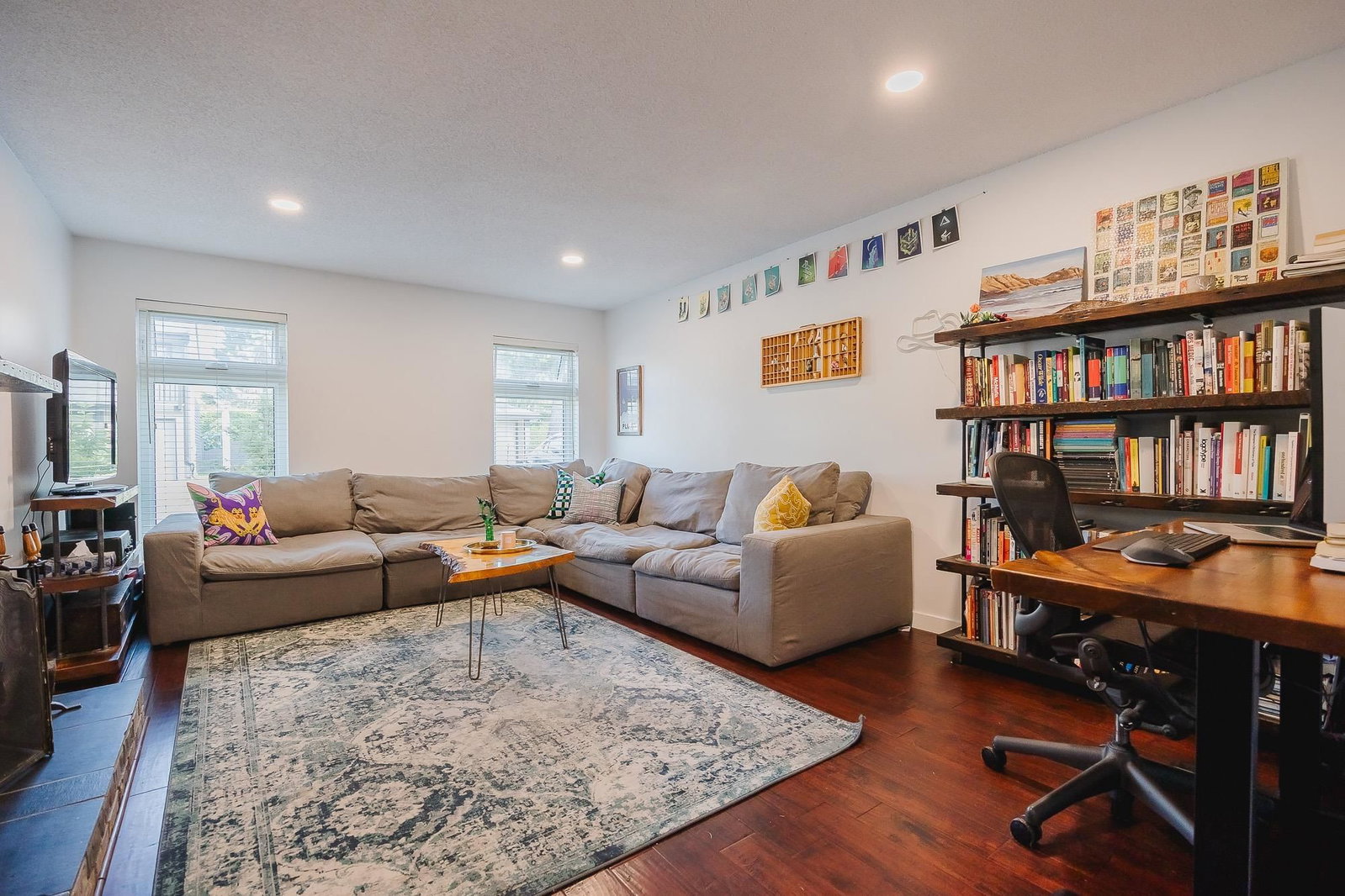 Listing Image 12