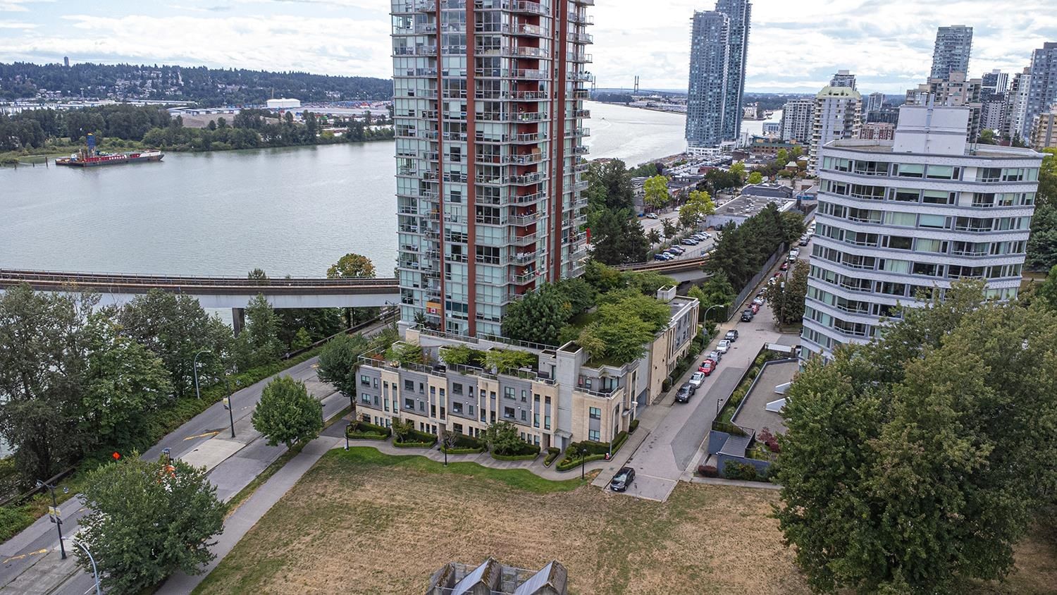 Listing Image 10