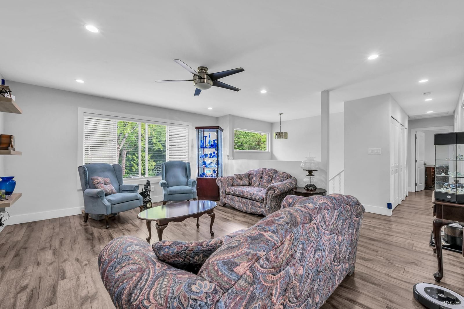 Listing Image 8