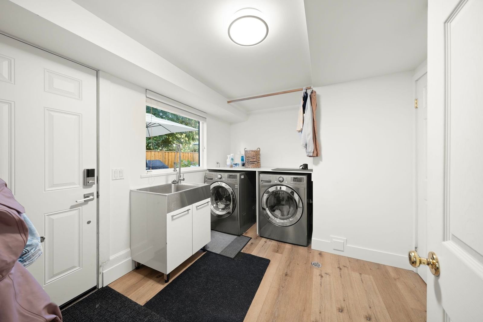 Listing Image 19
