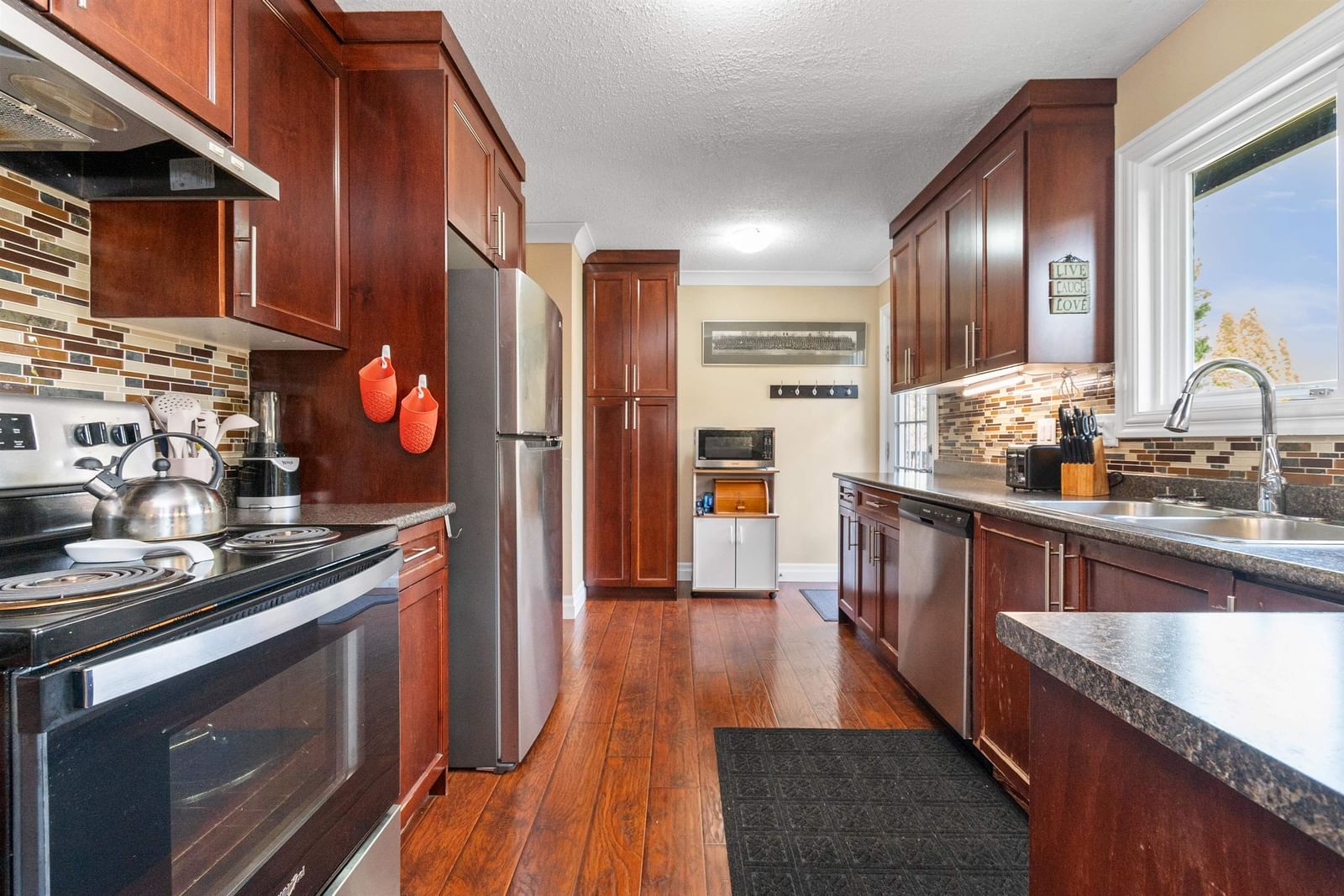 Listing Image 12