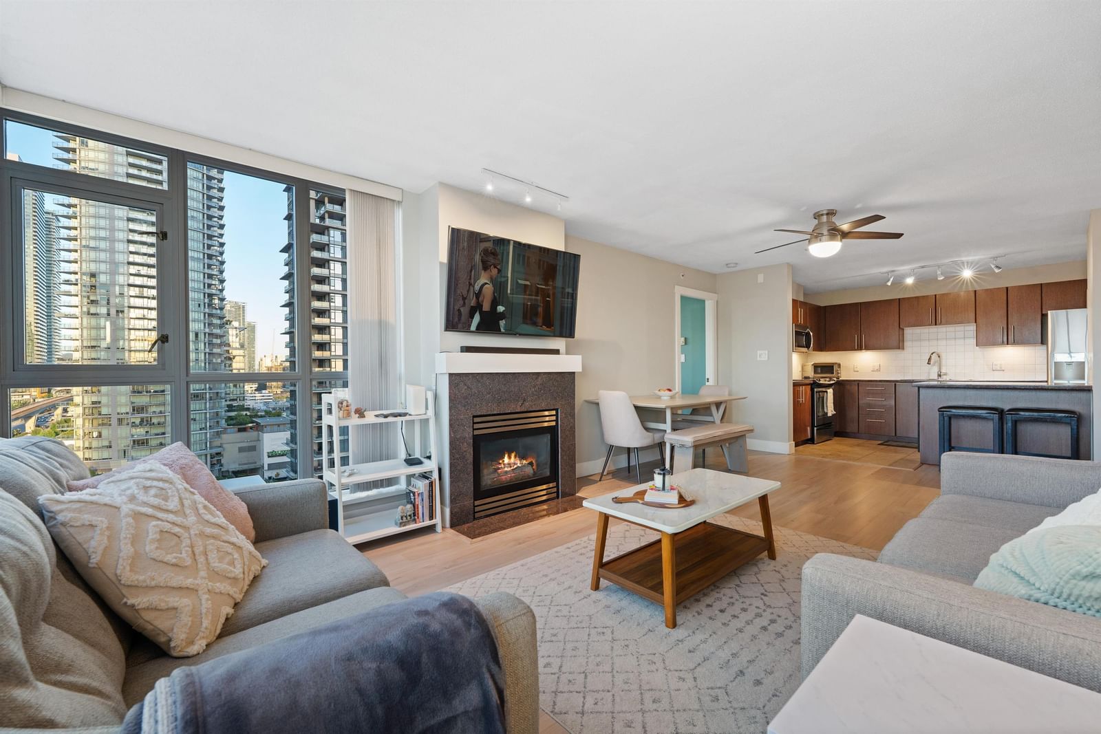 Listing Image 5