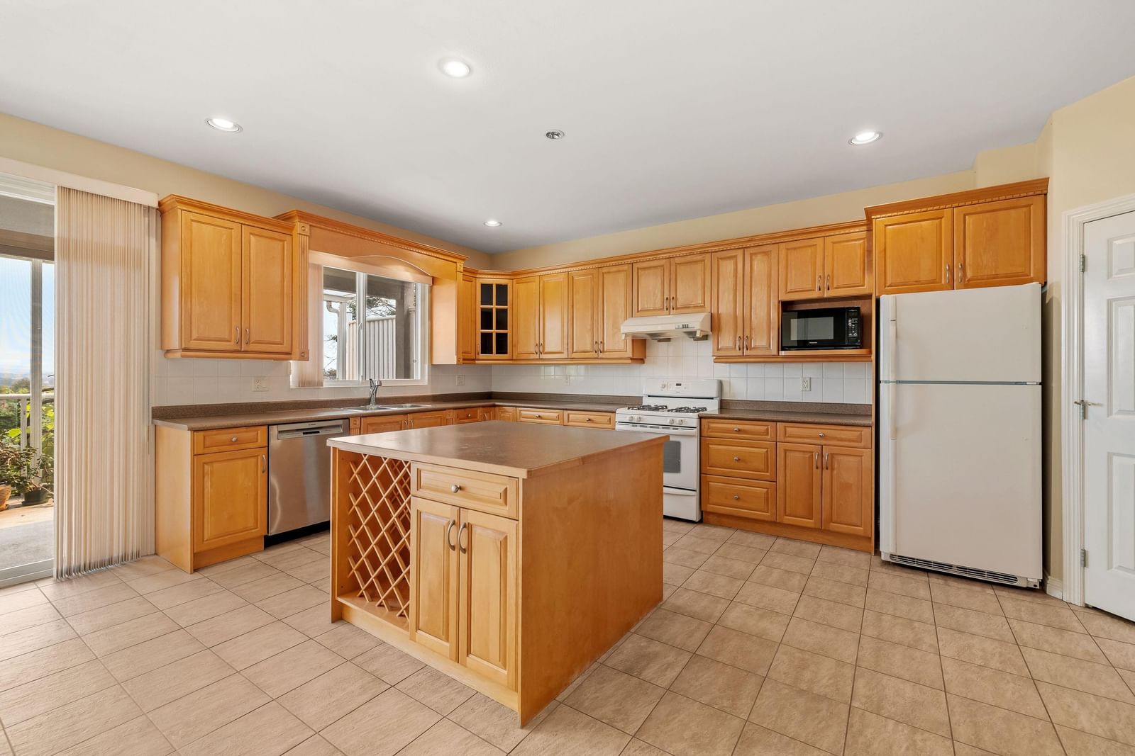 Listing Image 11