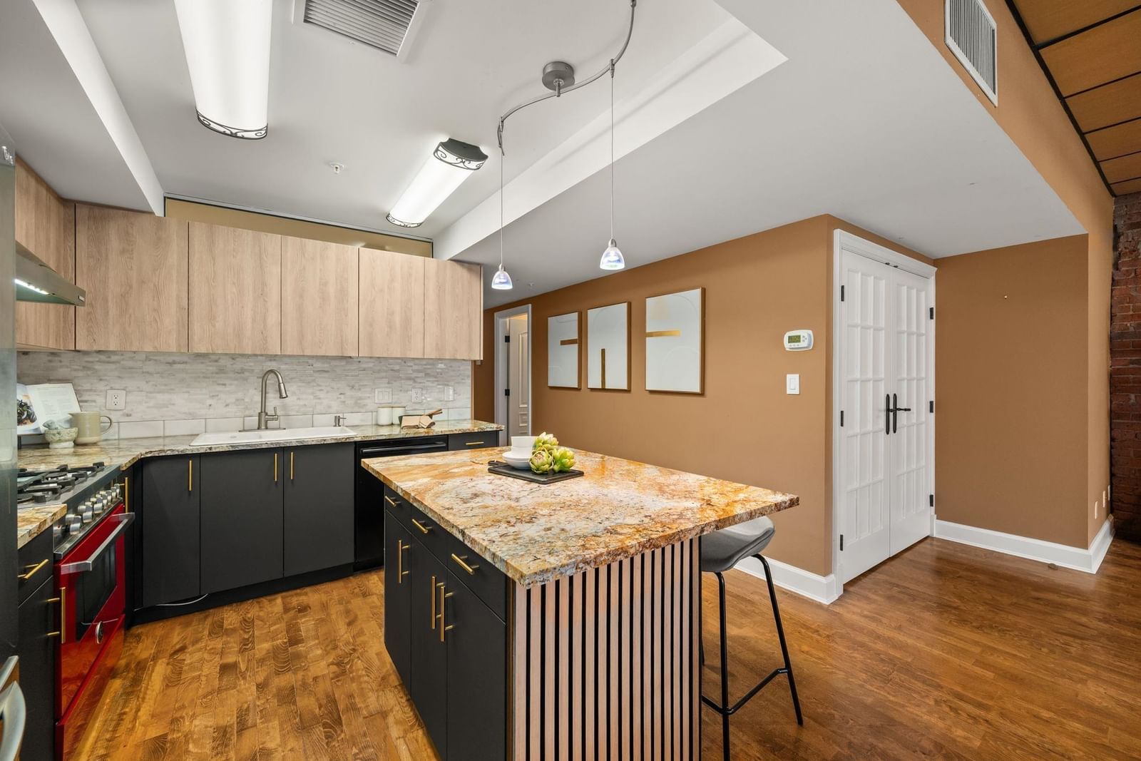 Listing Image 12