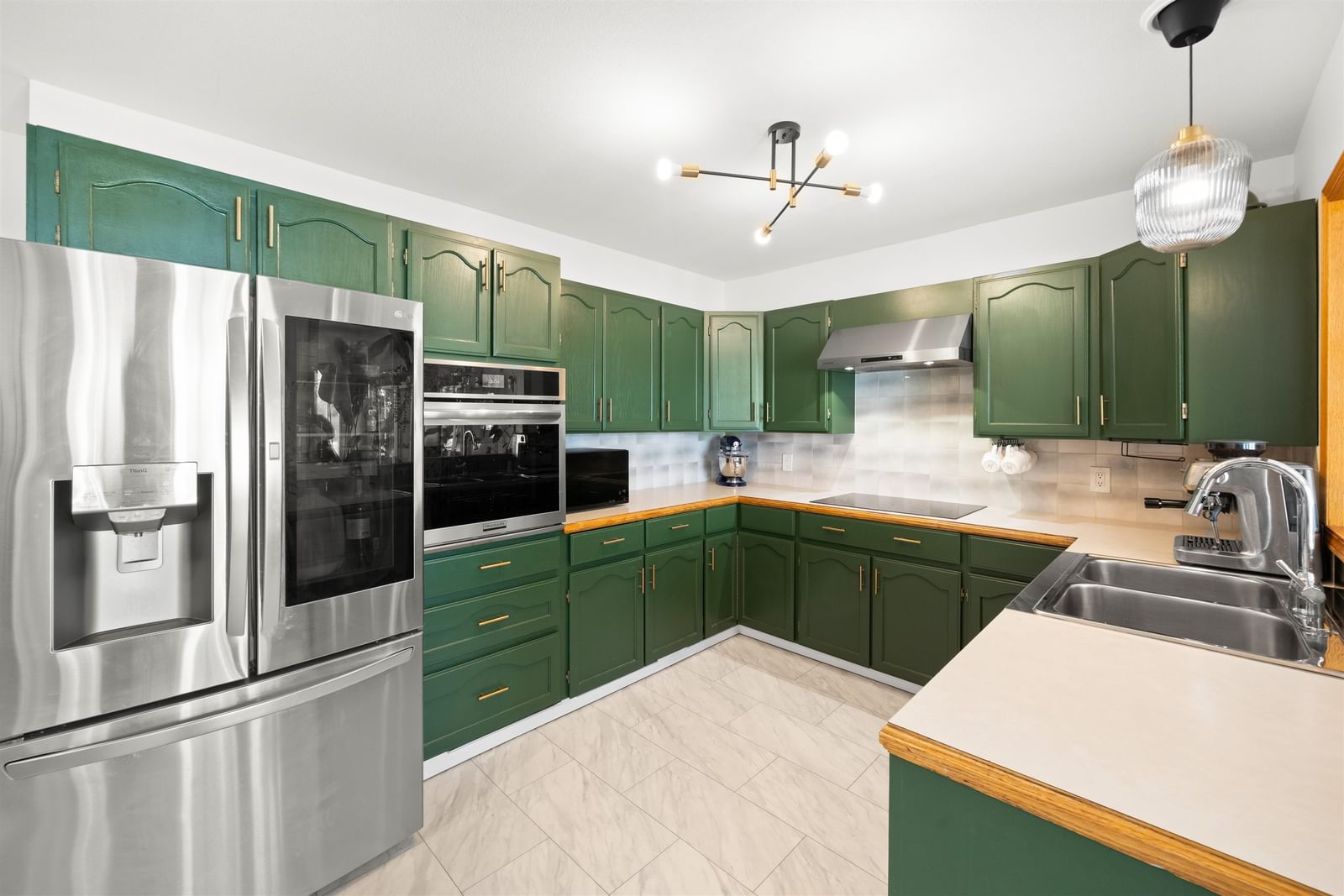 Listing Image 6