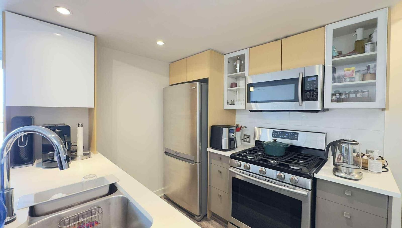 Listing Image 6