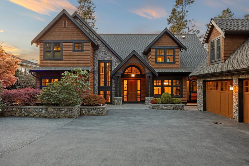 2737 Crescent Drive, Surrey, V4A 3J9 | Image 2