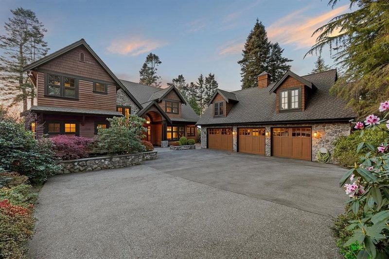 2737 Crescent Drive, Surrey, V4A 3J9 | Image 3