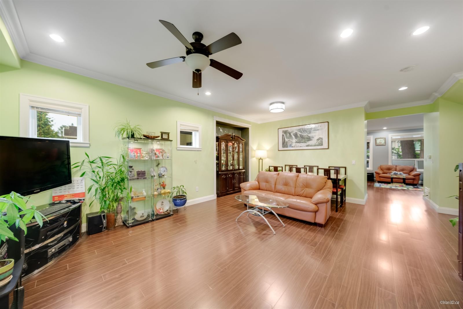 Listing Image 5