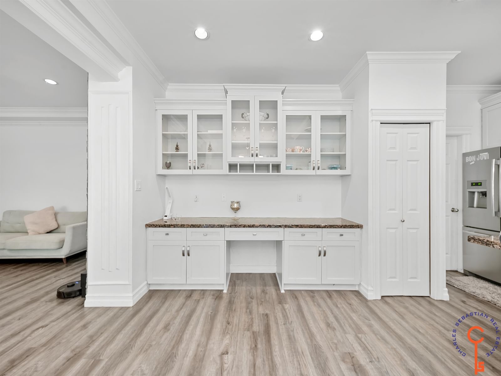 Listing Image 12