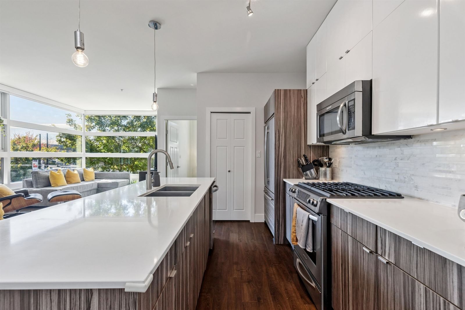 Listing Image 9