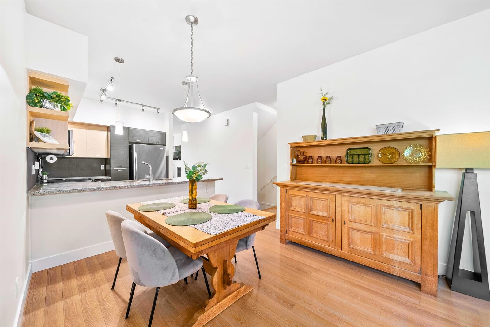 Listing Image 19