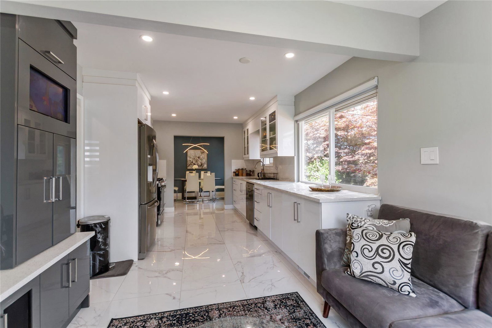 Listing Image 11