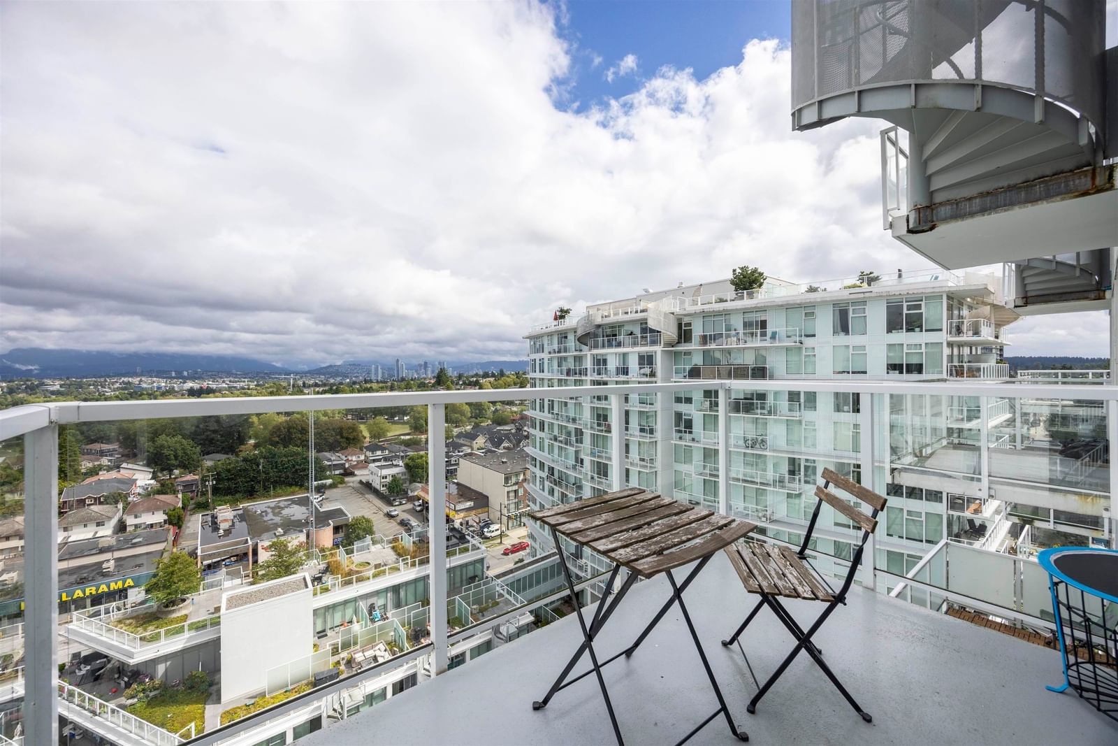 Listing Image 11