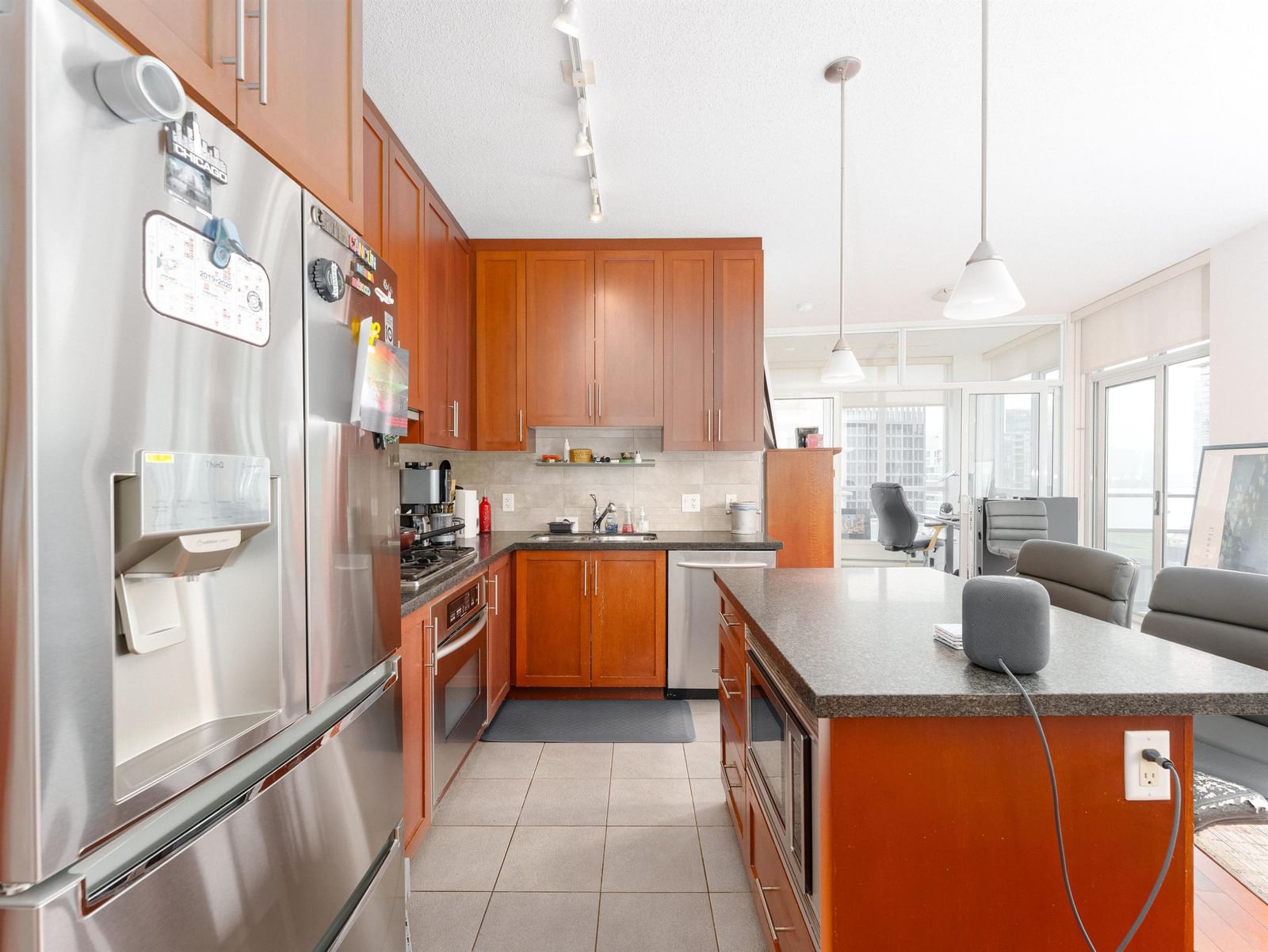 Listing Image 4