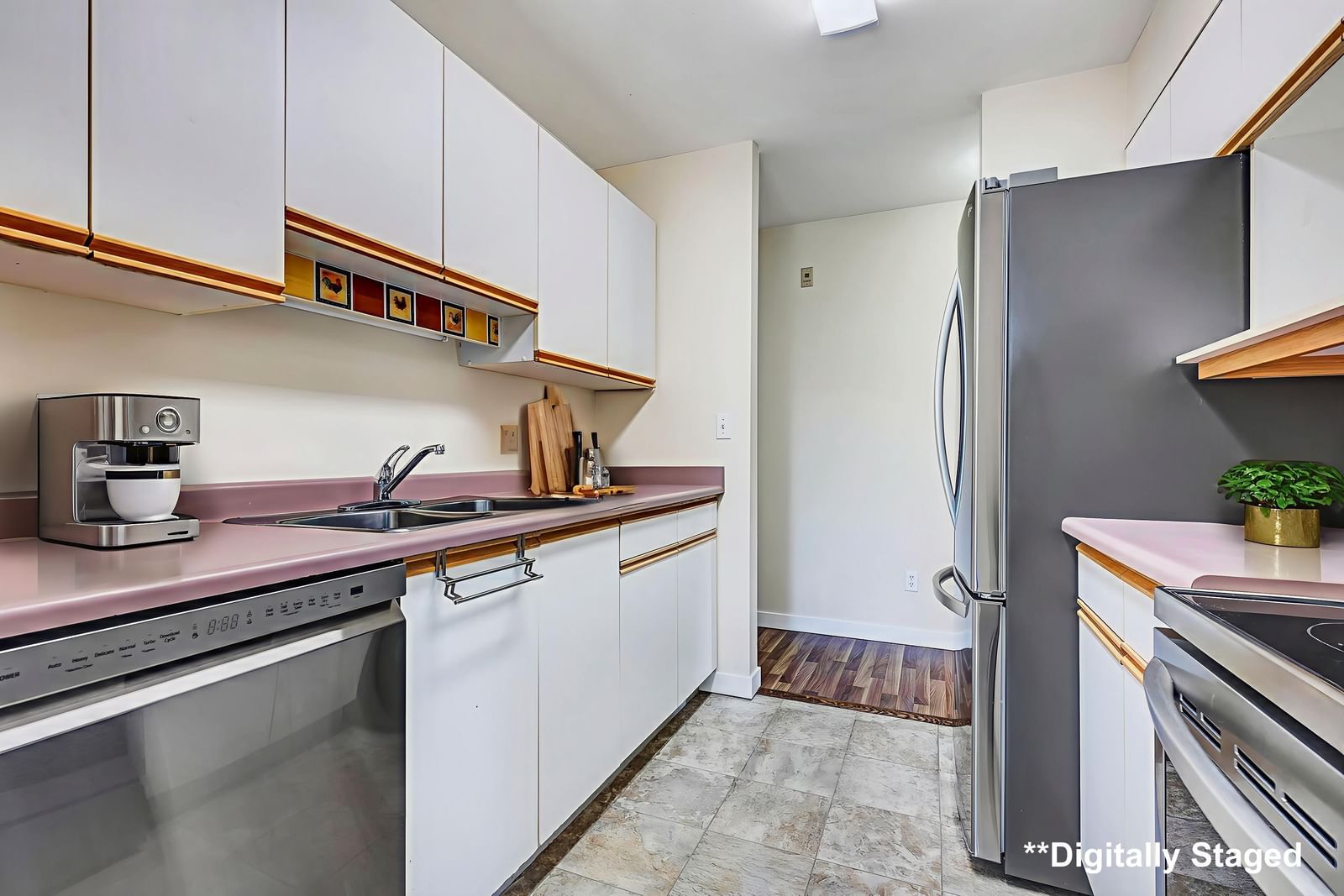 Listing Image 6