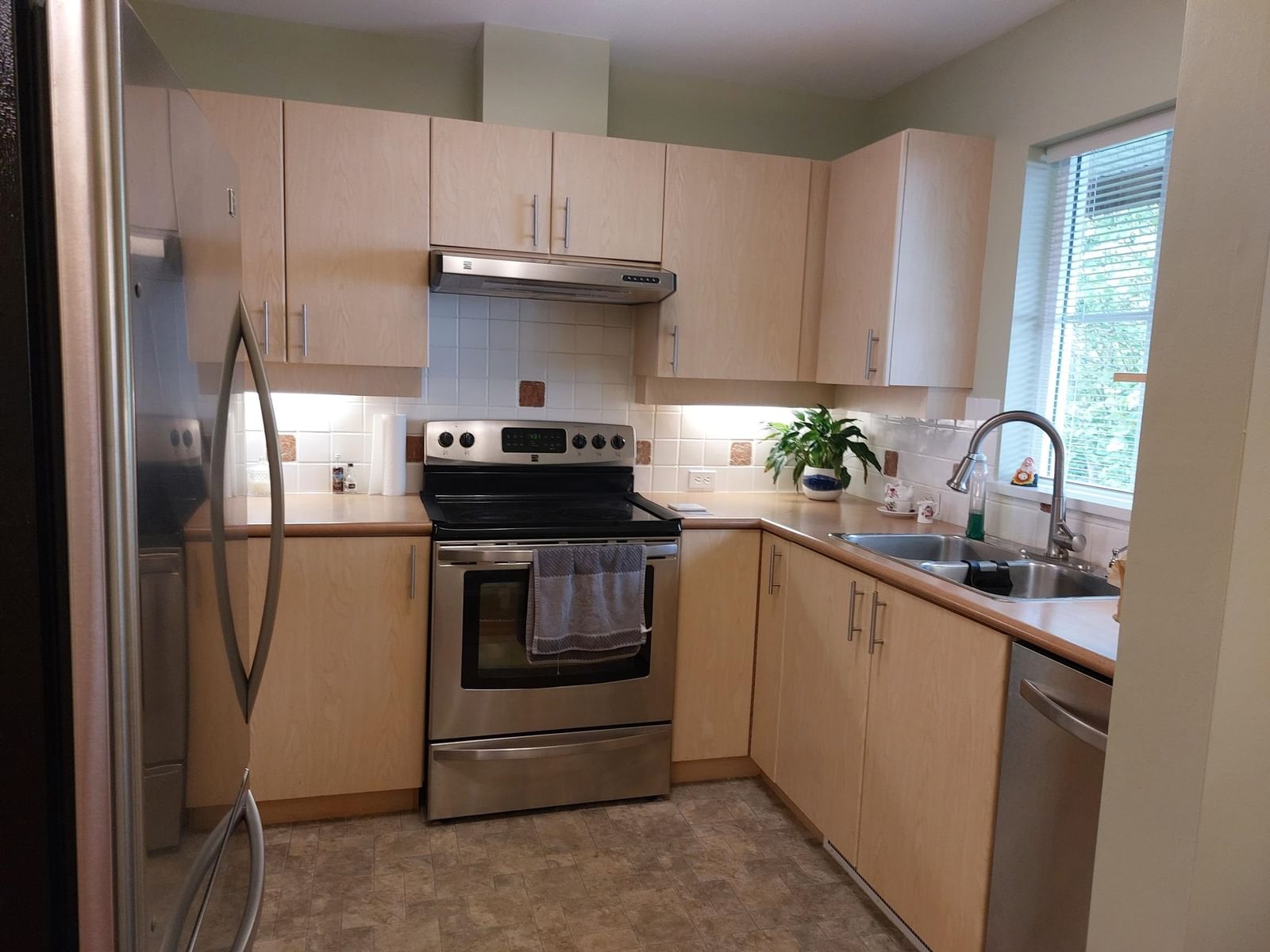 Listing Image 4