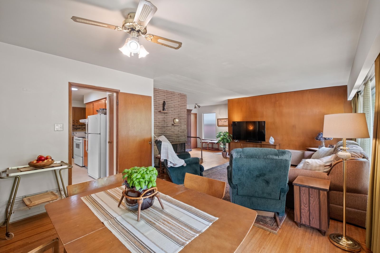 Listing Image 10