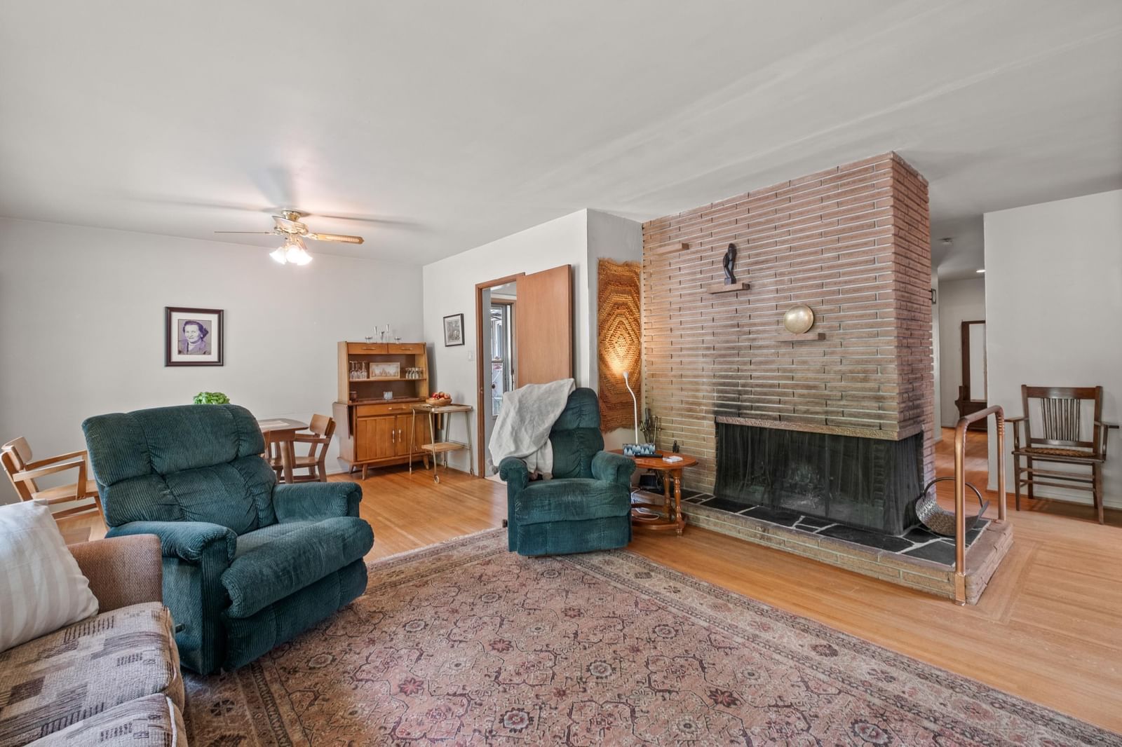 Listing Image 12