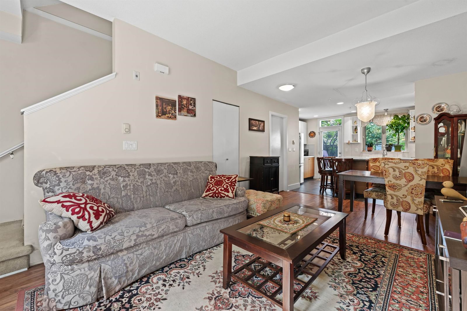 Listing photo 3