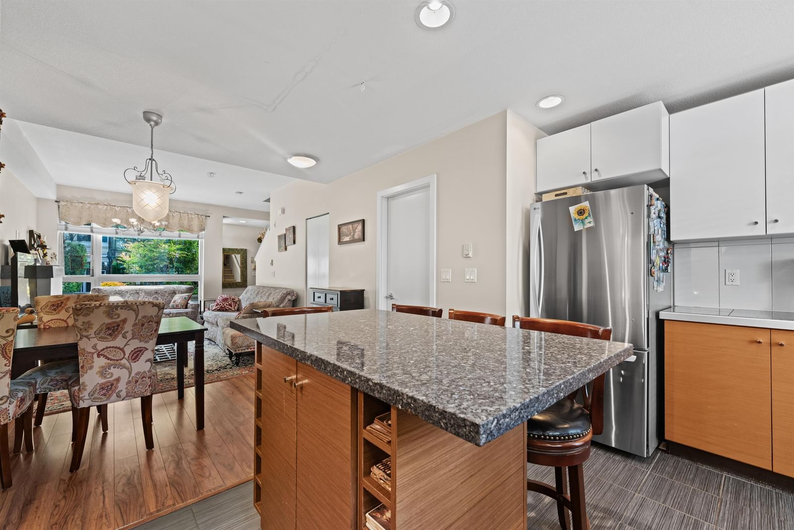 Listing Image 9