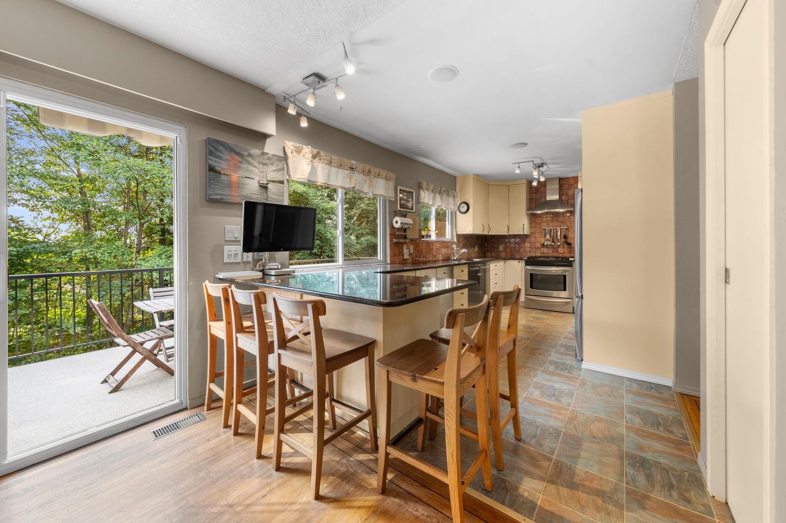 Listing Image 10