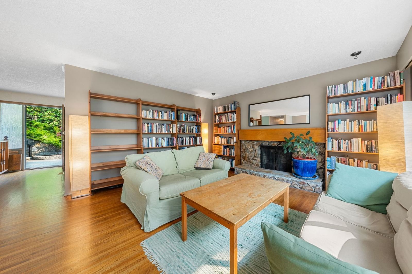 Listing Image 4