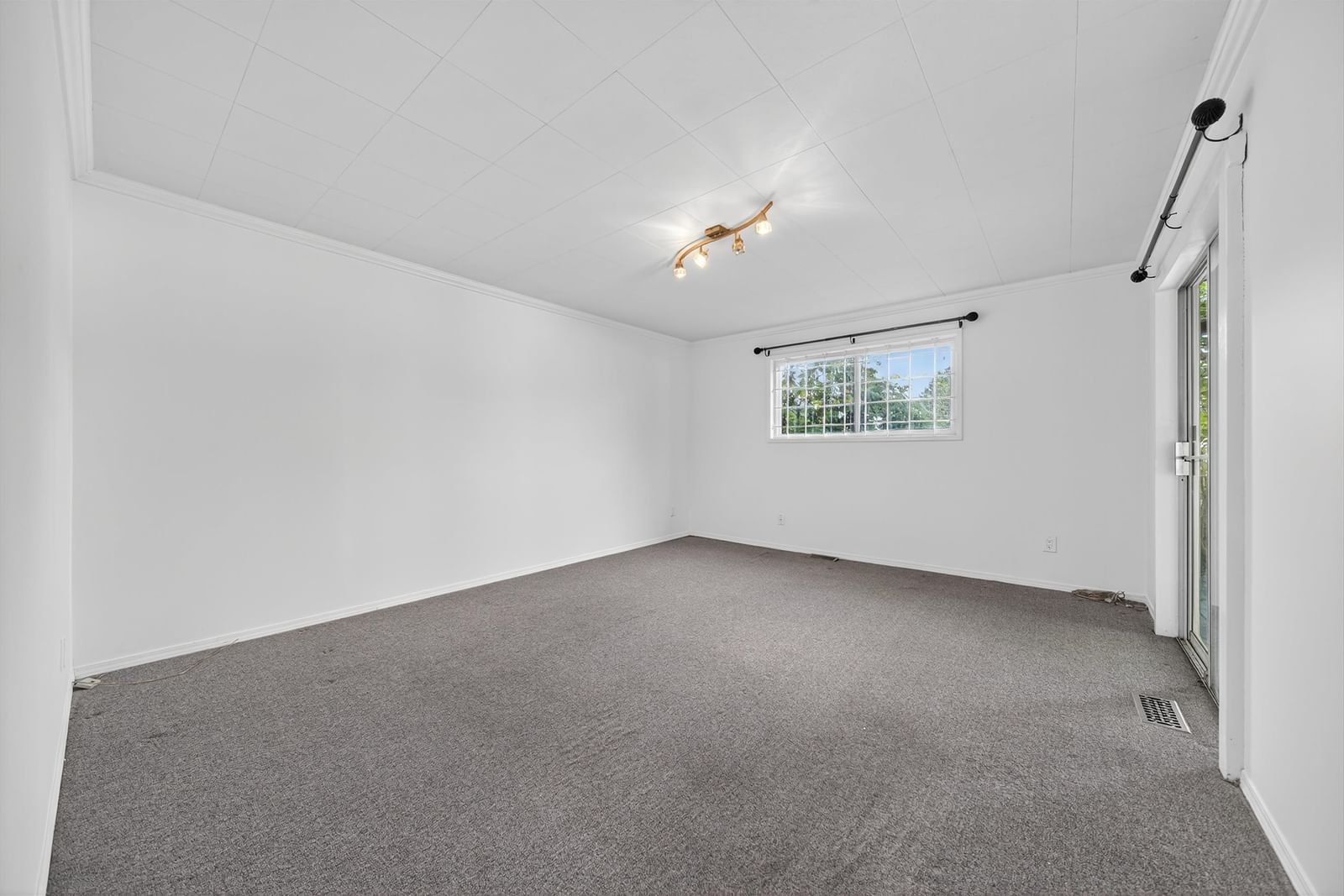 Listing Image 24