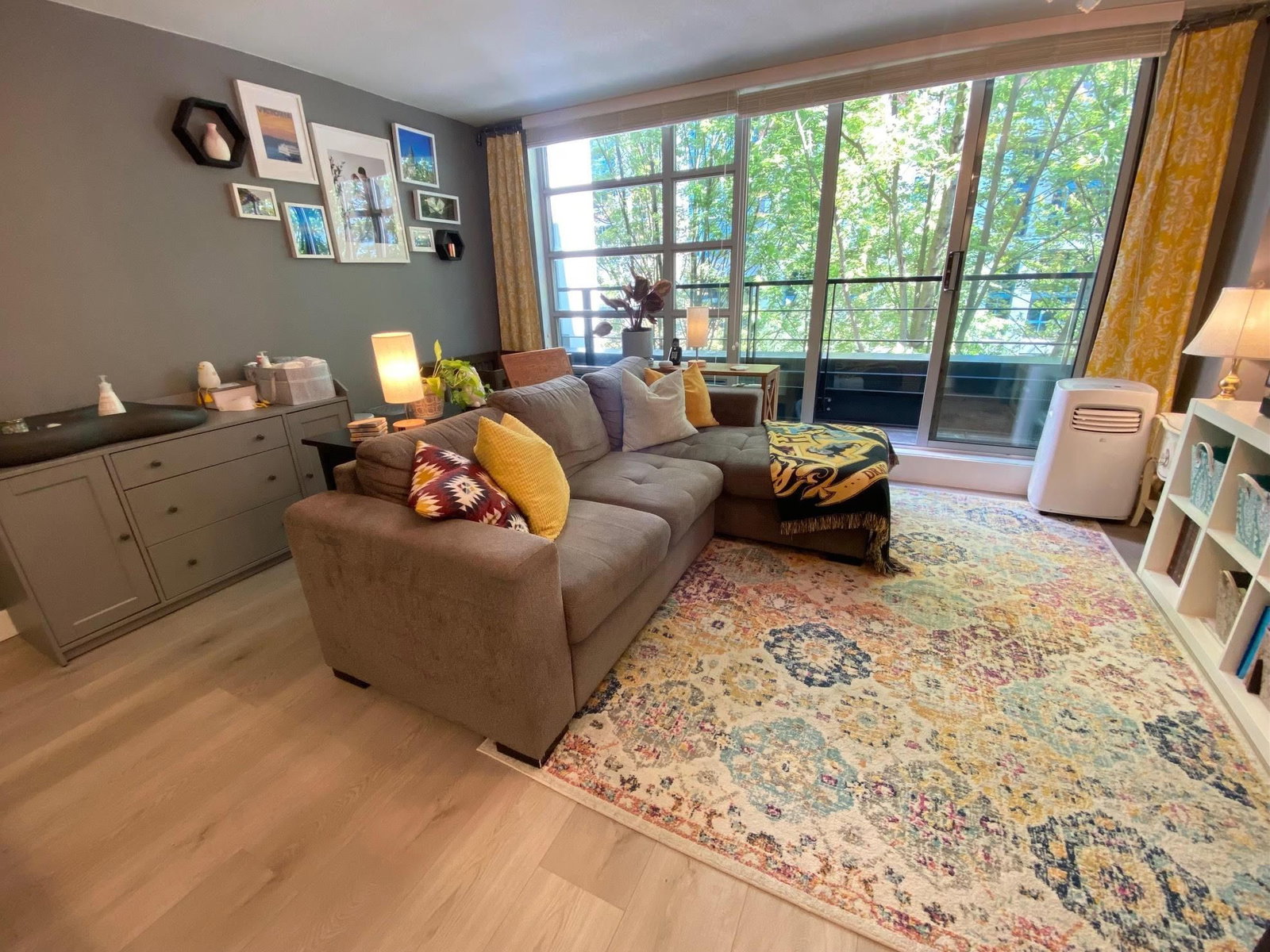 Listing Image 4