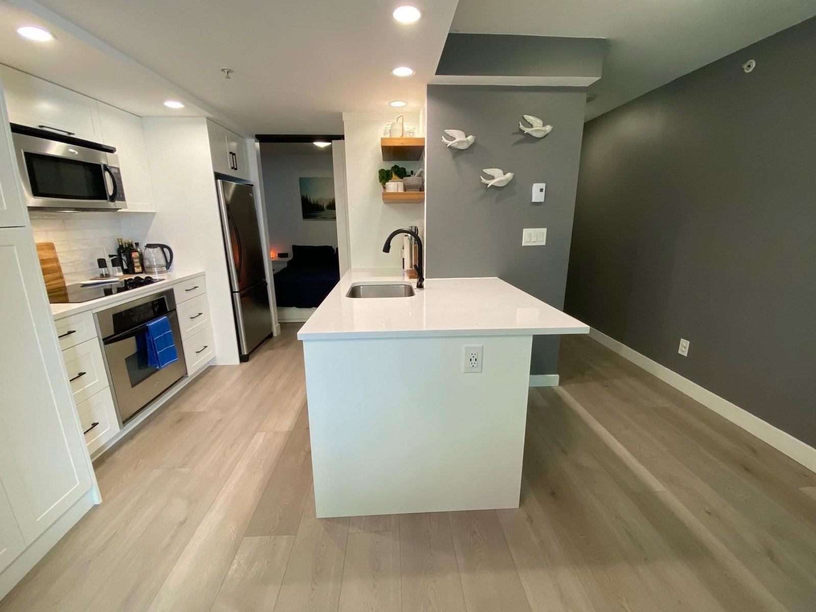 Listing Image 6