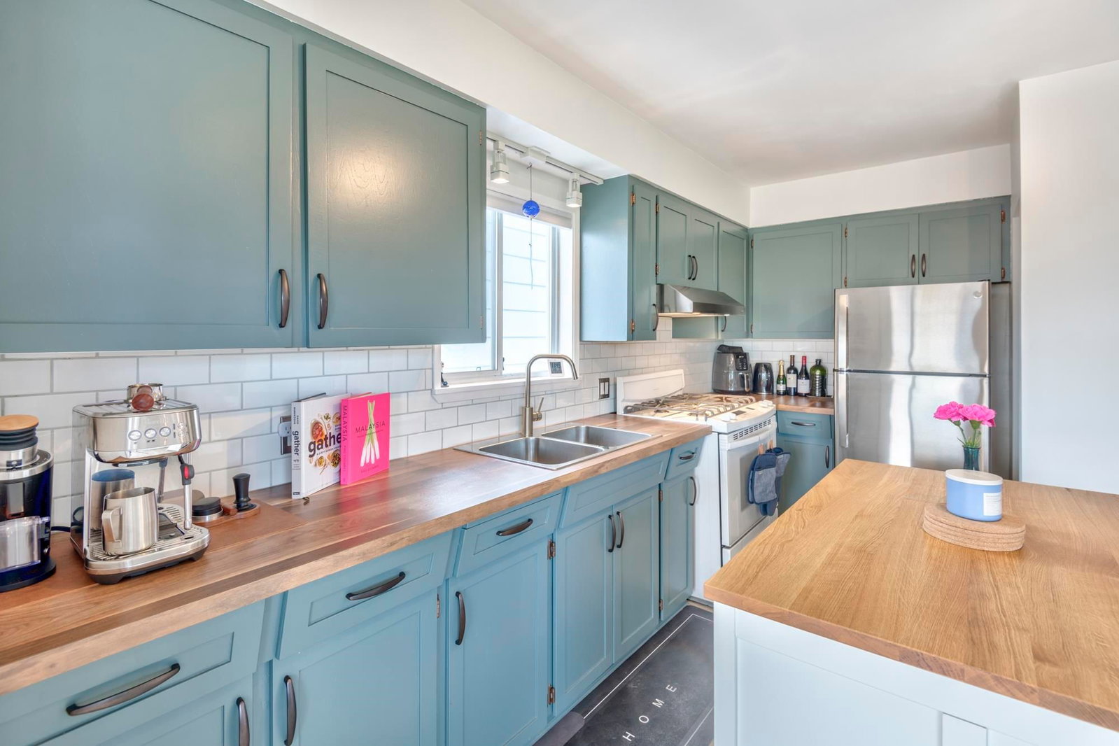 Listing Image 12