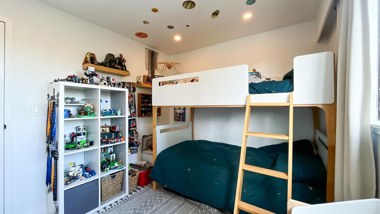 Listing Image 16