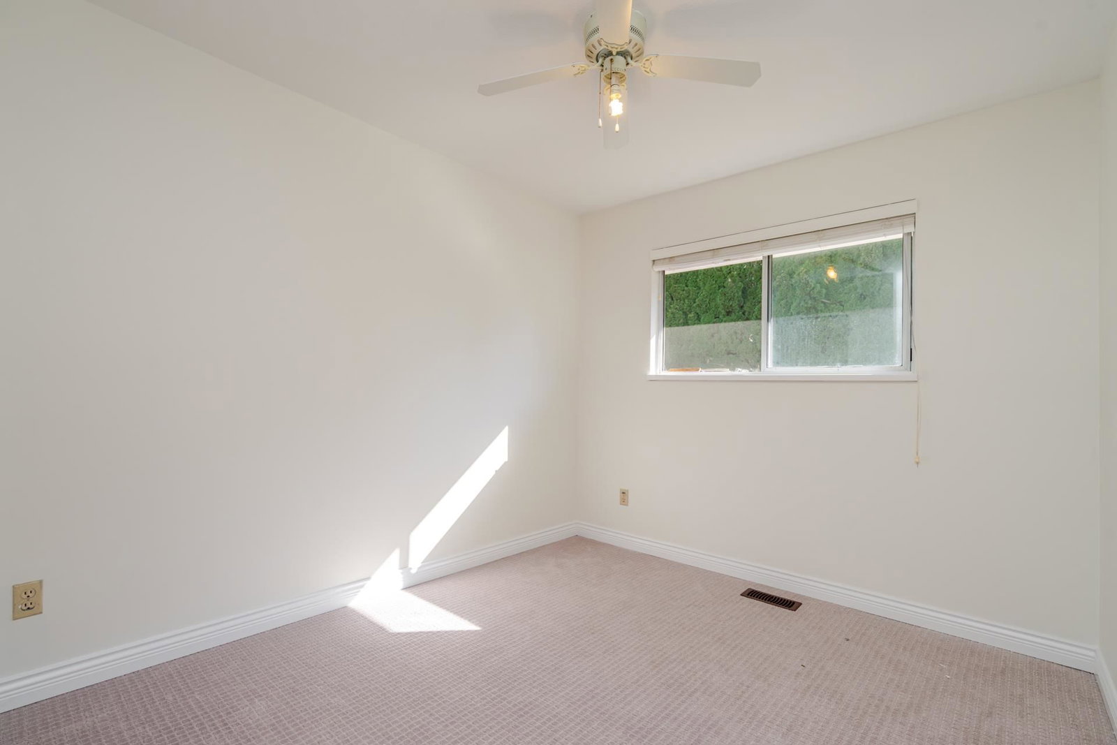 Listing Image 26