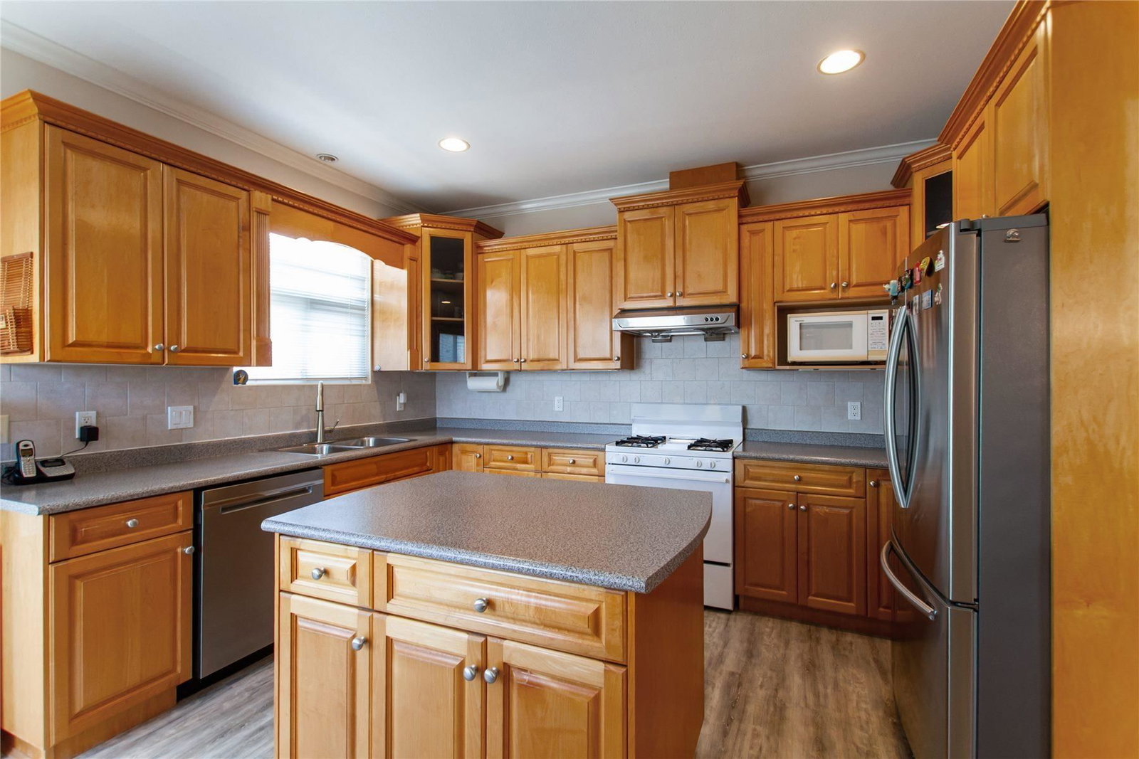 Listing Image 7