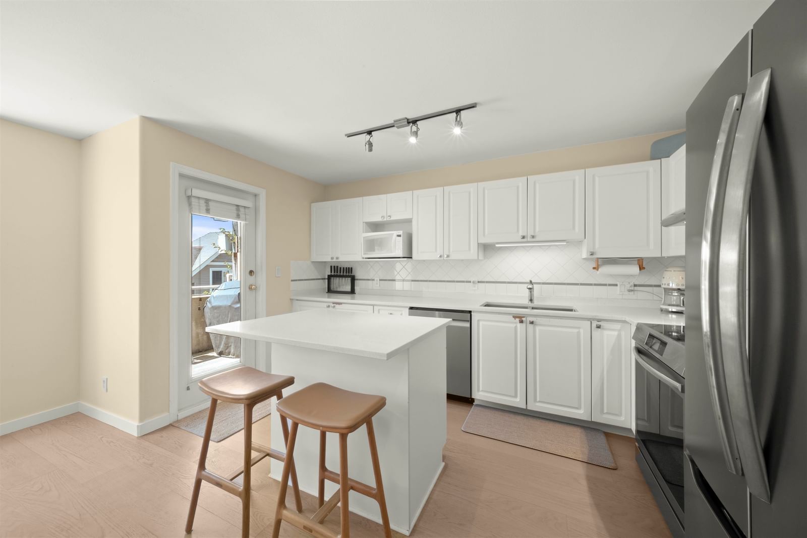 Listing Image 8