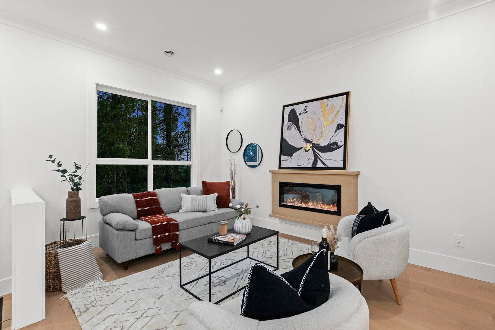 Listing Image 4