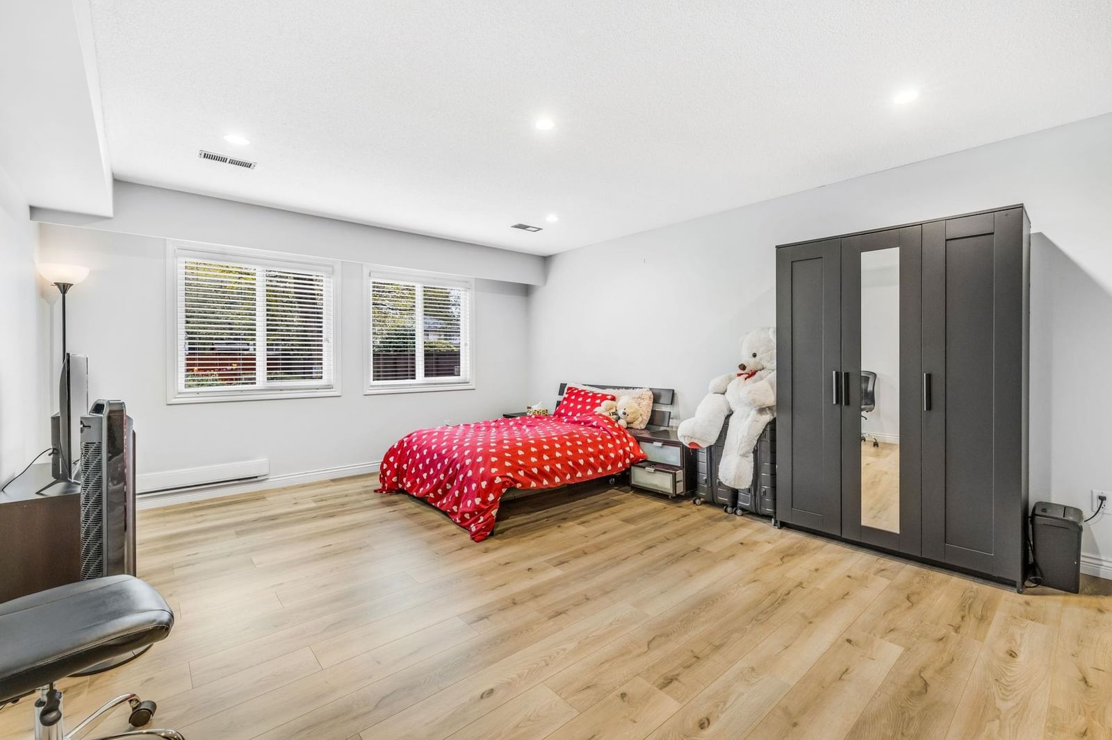 Listing Image 27