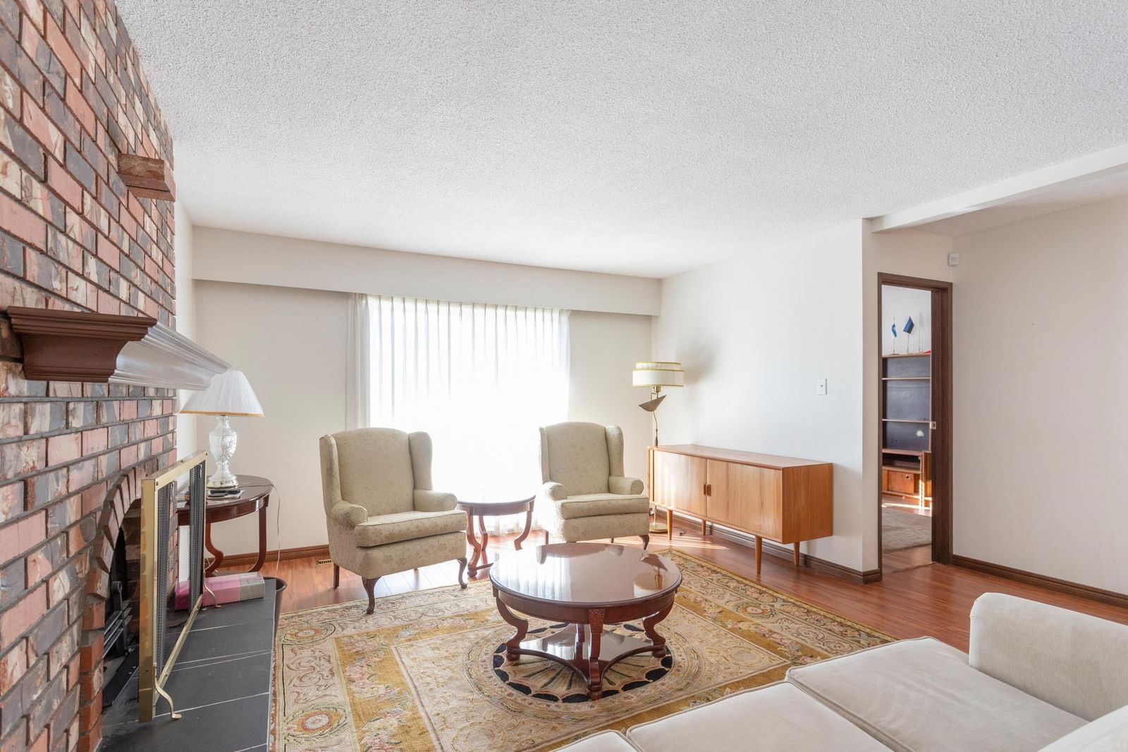 Listing Image 11