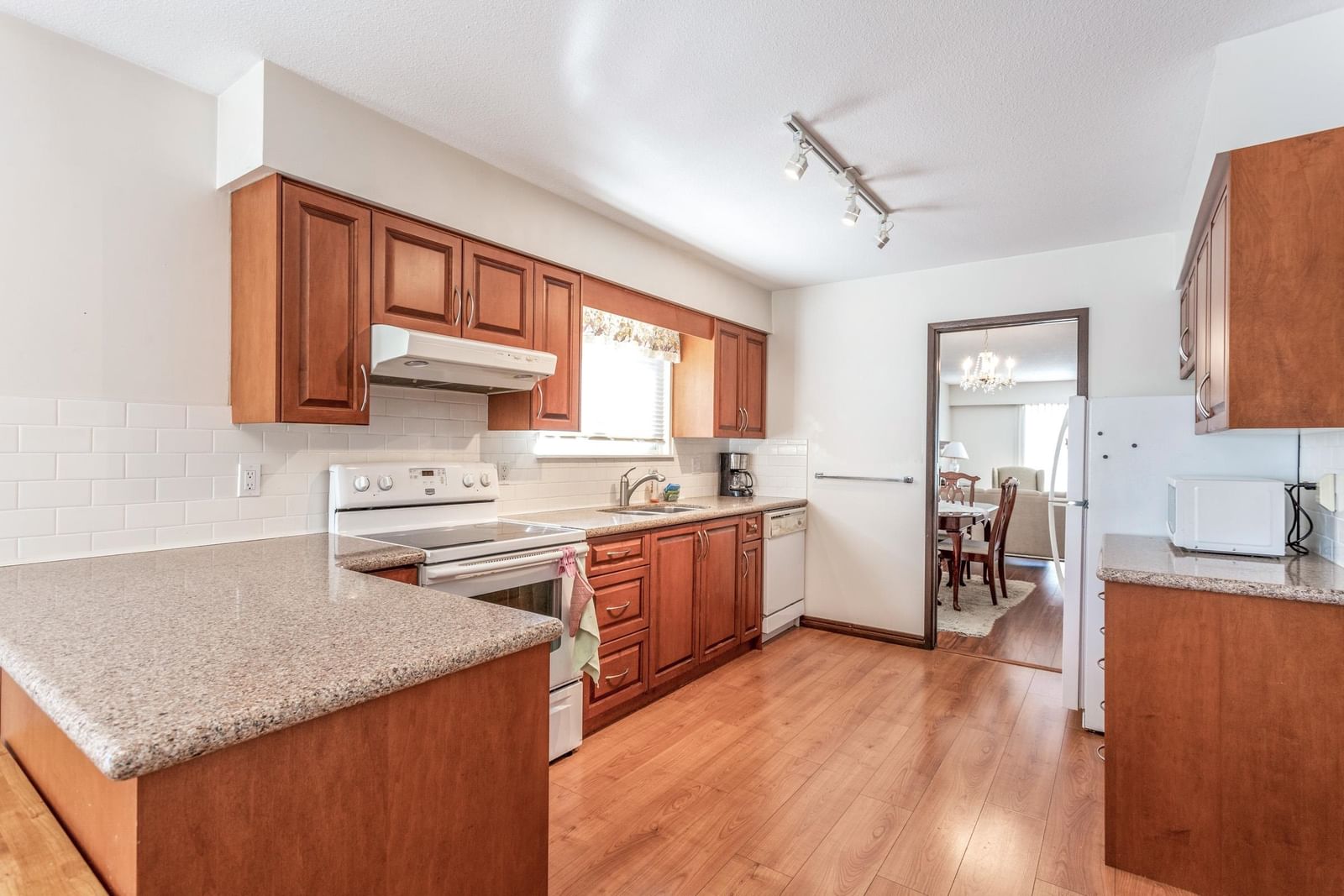 Listing Image 16