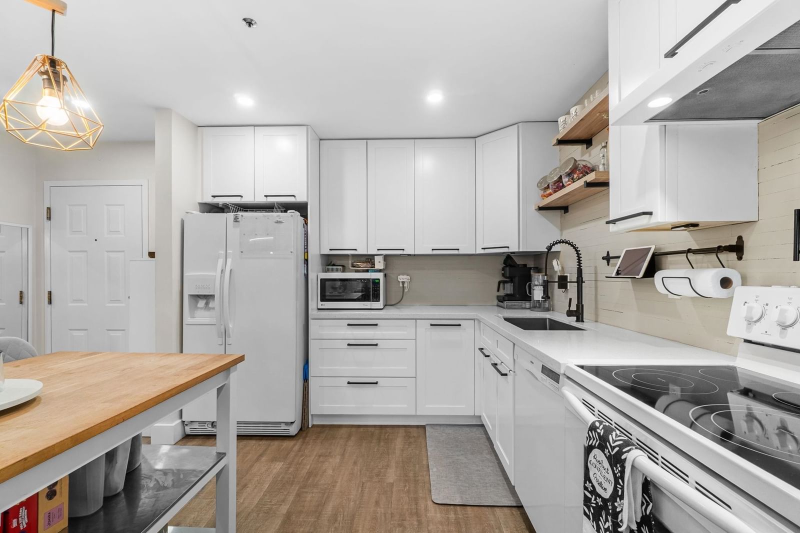 Listing Image 12