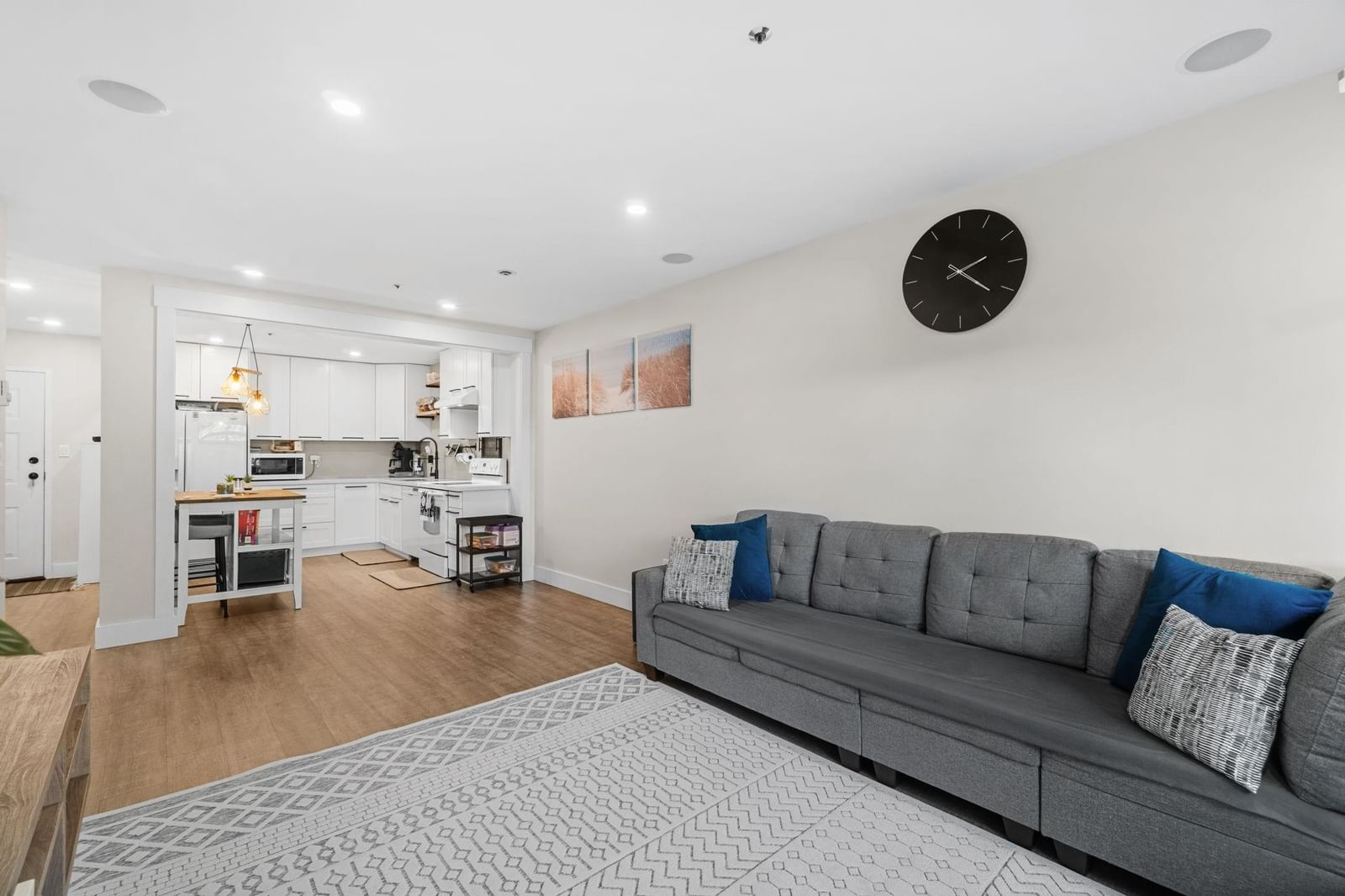Listing Image 8