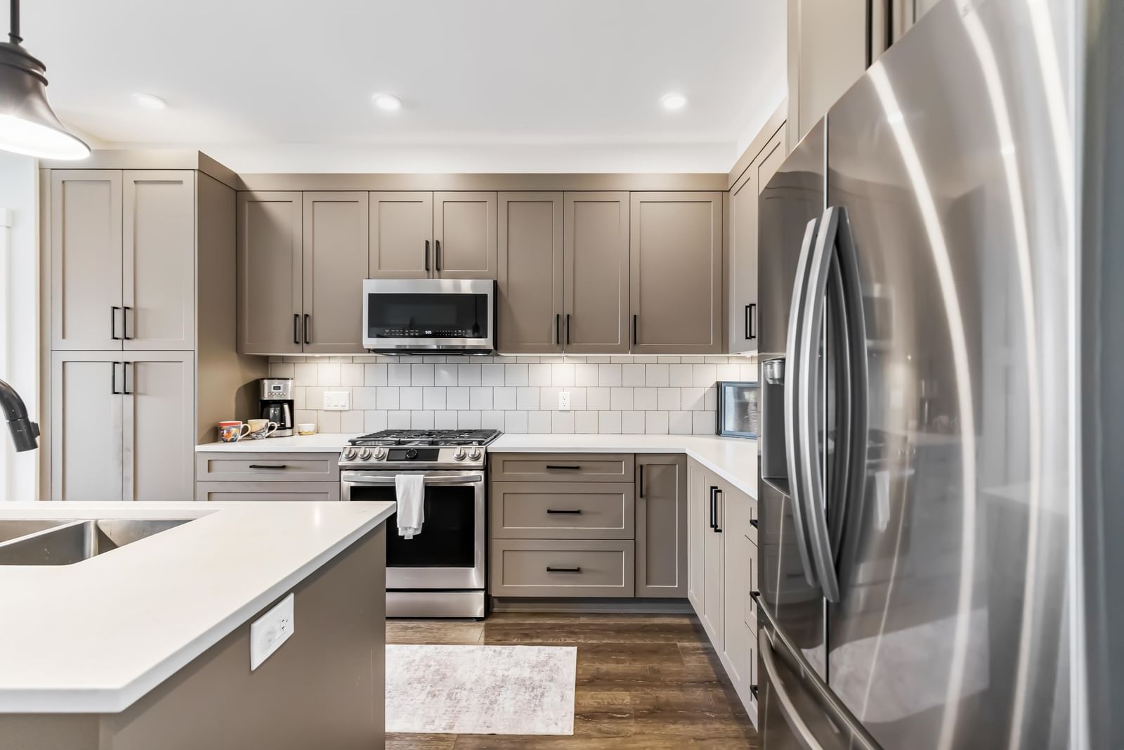 Listing Image 11