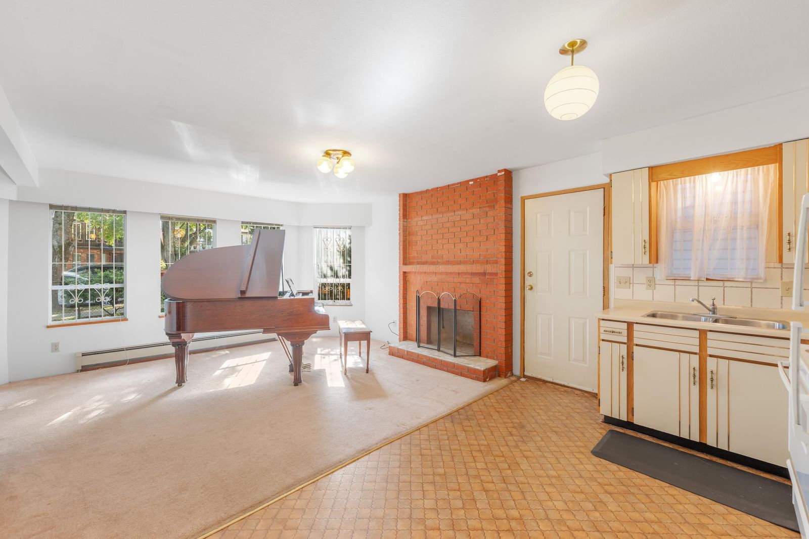 Listing Image 6